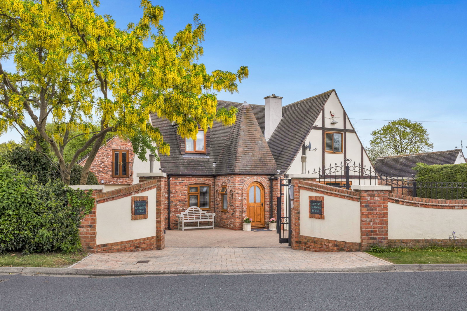 Front elevation of the detached house on Littleworth Lane, Rossington